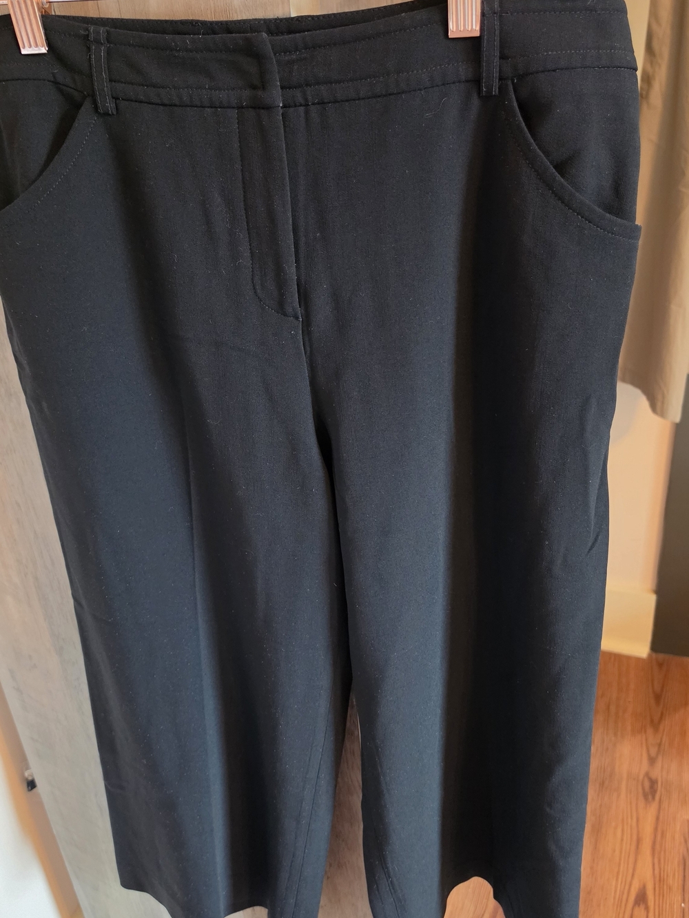 St. John Collection Black Cropped Wide-Leg Ankle- Length Wool Knit Pants